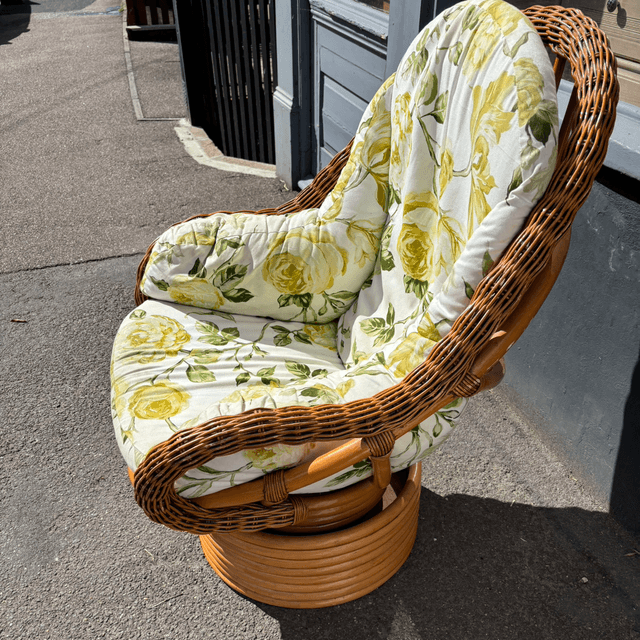 1970s Retro Wicker Swivel And Rocker Chair With Original Cushion
