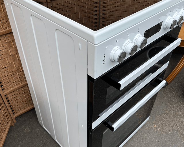 Beko Double Oven With Ceramic Hob