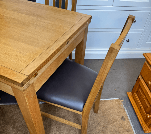 Glasswells Solid Oak Extendable Dining Table And Chairs