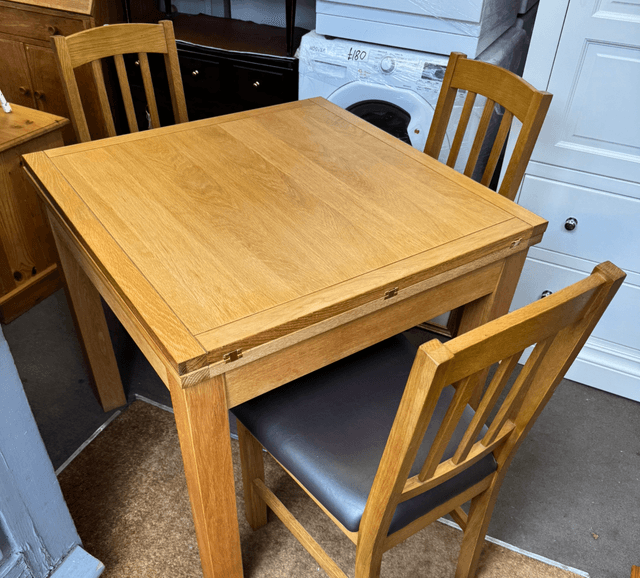 Glasswells Solid Oak Extendable Dining Table And Chairs