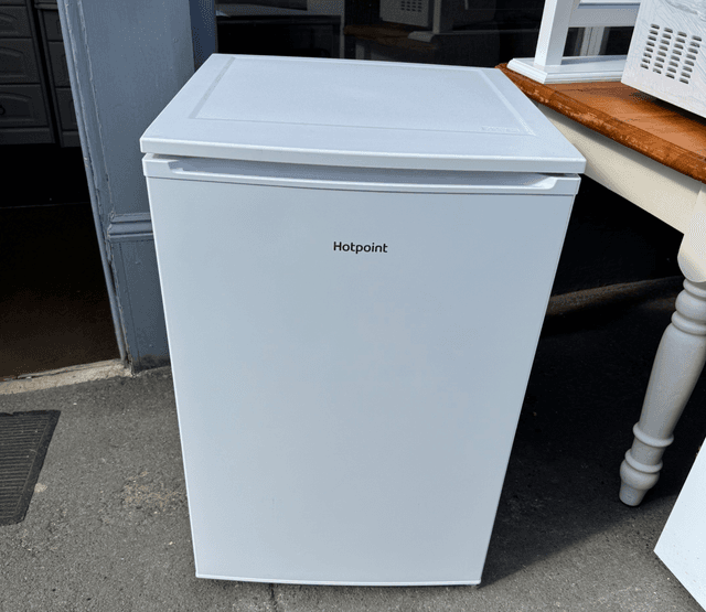 Hotpoint Undercounter Fridge With Freezer Box